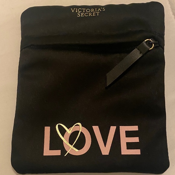 Victoria's Secret Gold Heart Necklace with Black Pouch - Picture 4 of 4